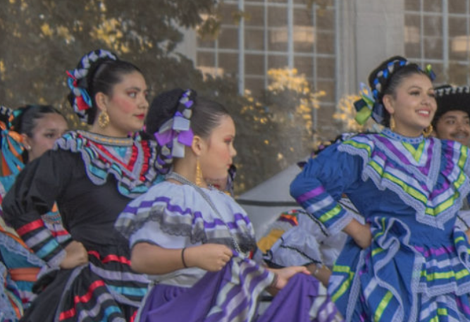 folklorico dancers